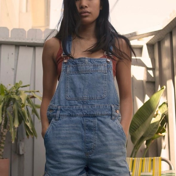 BDG Lelia Denim Overall Shorts - Urban Outfitters - Picture 2 of 4